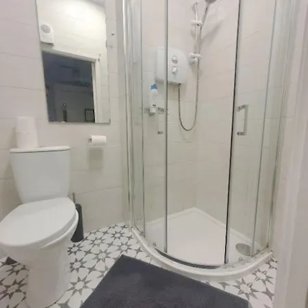 снеск Q,r-с0de First -,-trinity Quarter Apartment *
